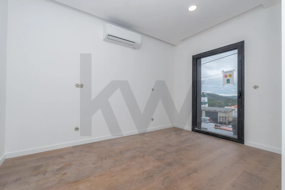 Apartamento T3 para Venda em Santo Antonio dos Olivais Foto 12
