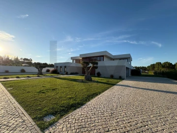 Moradia T6 para Venda em Corroios