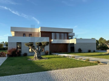 Moradia T6 para Venda em Corroios