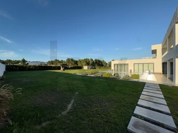 Moradia T6 para Venda em Corroios