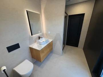 Moradia T6 para Venda em Corroios