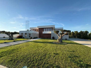 Moradia T6 para Venda em Corroios