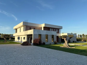 Moradia T6 para Venda em Corroios