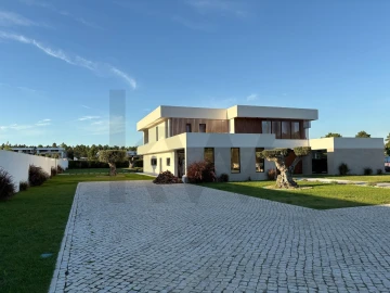 Moradia T6 para Venda em Corroios