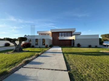 Moradia T6 para Venda em Corroios