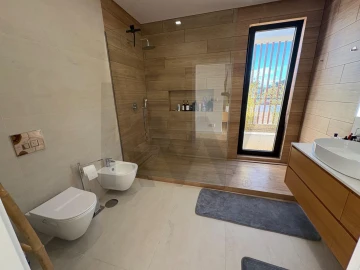 Moradia T6 para Venda em Corroios