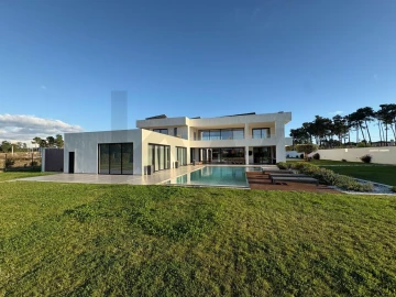 Moradia T6 para Venda em Corroios