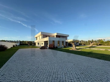 Moradia T6 para Venda em Corroios