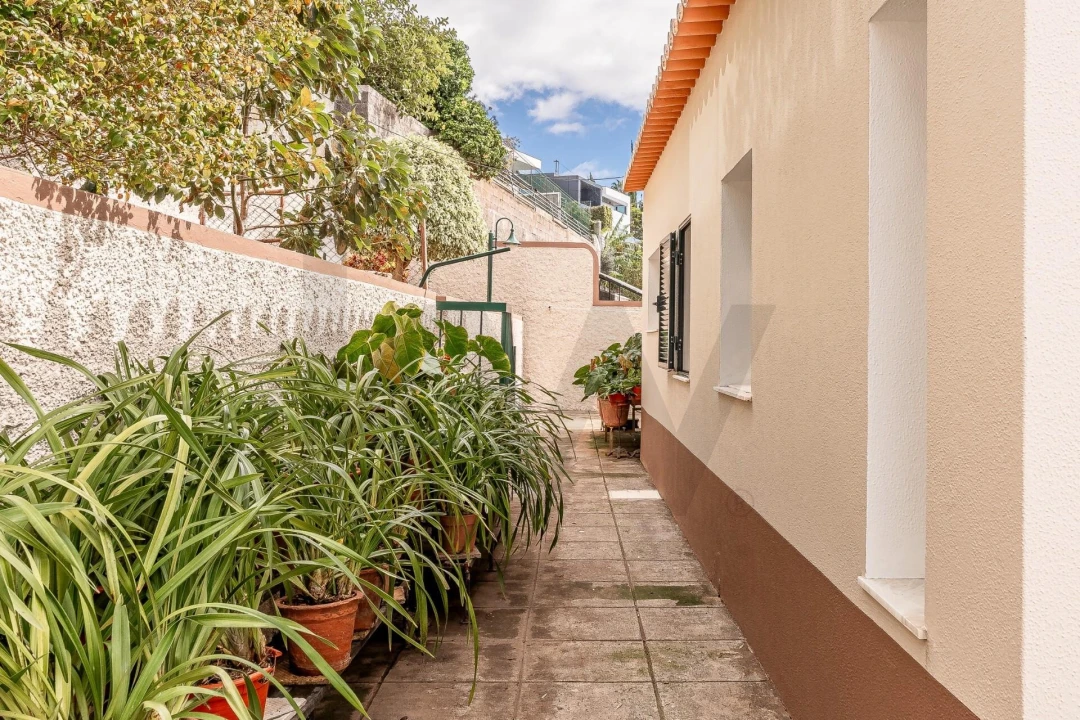 Moradia T4 para Venda em Caniço Foto 11