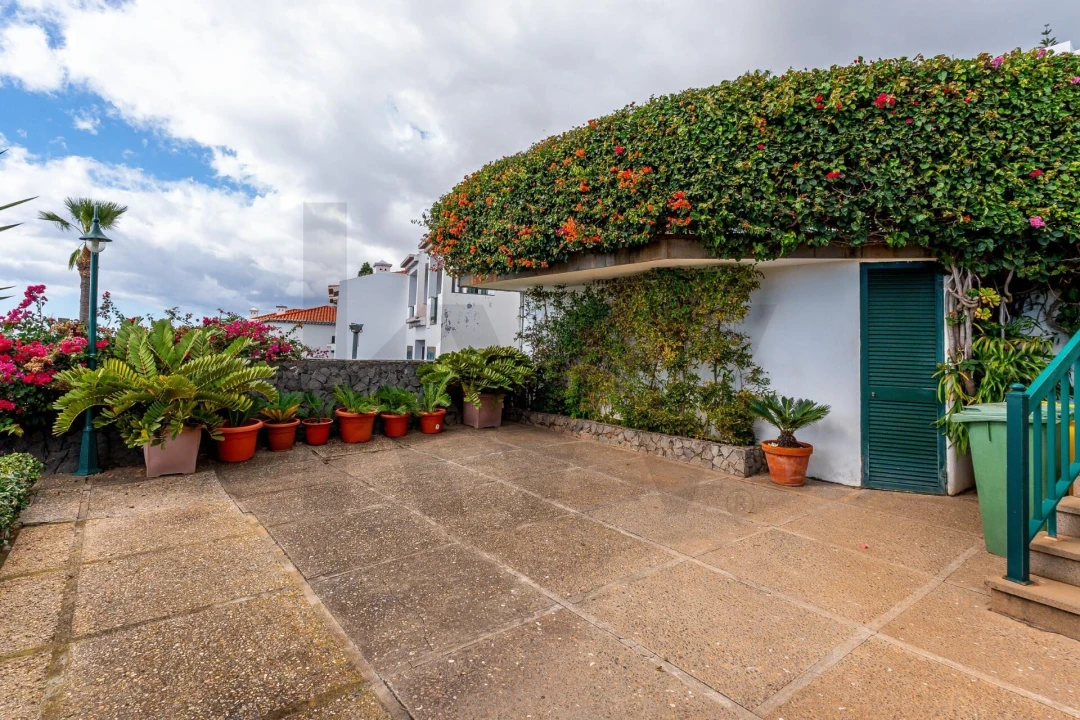 Moradia T4 para Venda em Caniço Foto 12