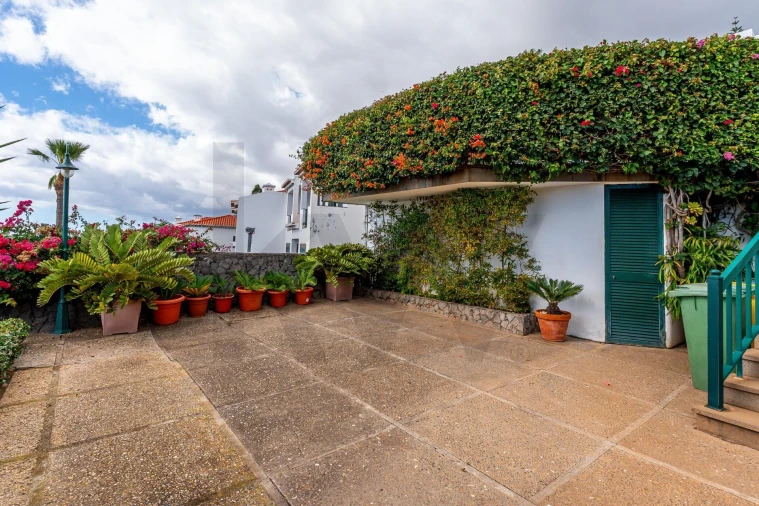 Moradia T4 para Venda em Caniço Foto 12