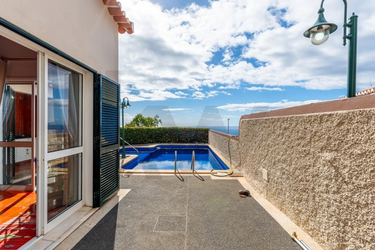 Moradia T4 para Venda em Caniço Foto 6