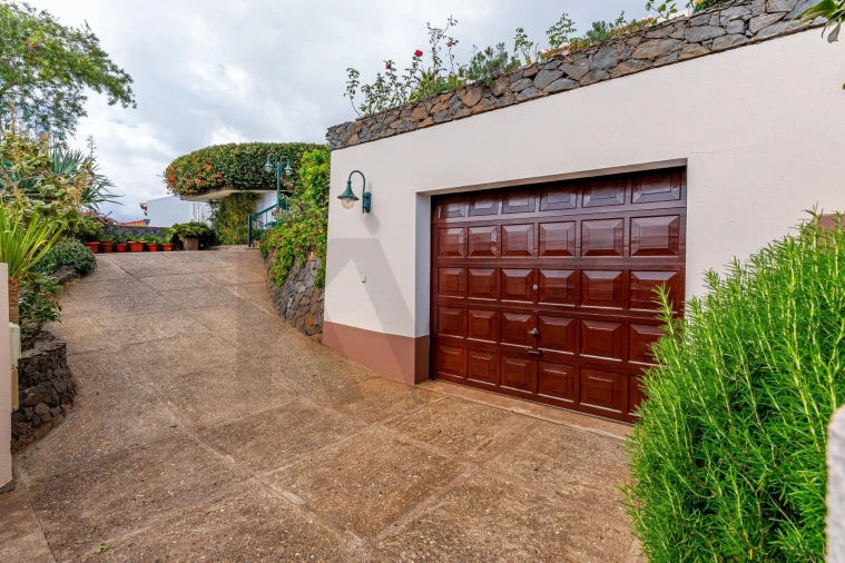 Moradia T4 para Venda em Caniço Foto 48