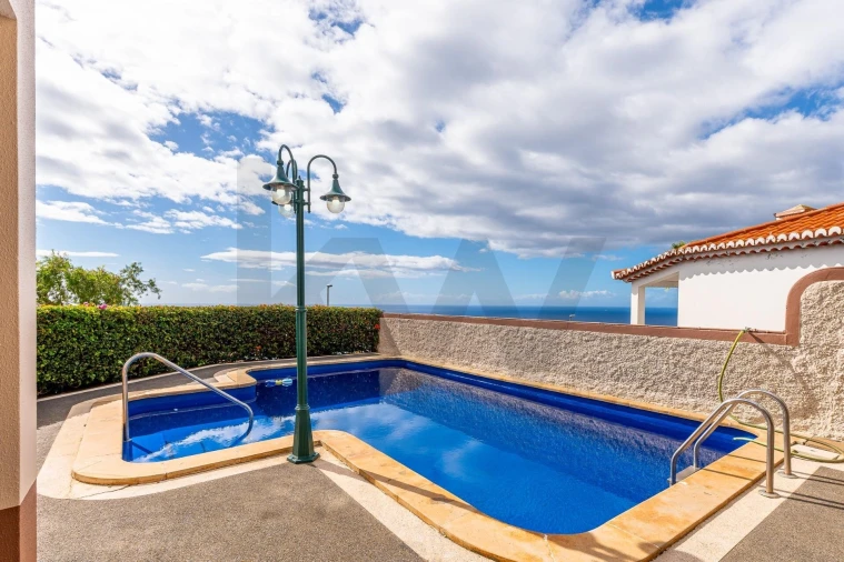 Moradia T4 para Venda em Caniço Foto 9