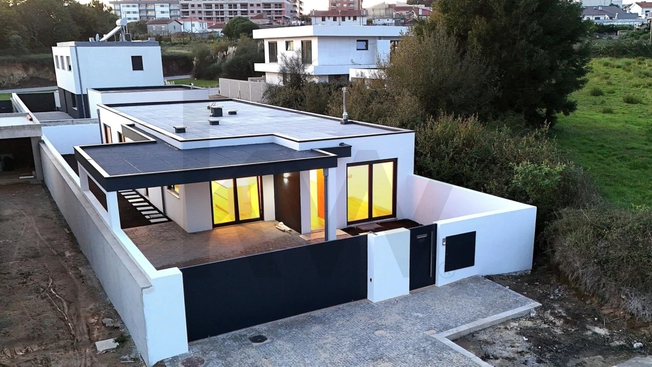 Moradia T3 para Venda em Santa Maria da Feira, Travanca, Sanfins e Espargo Foto 1