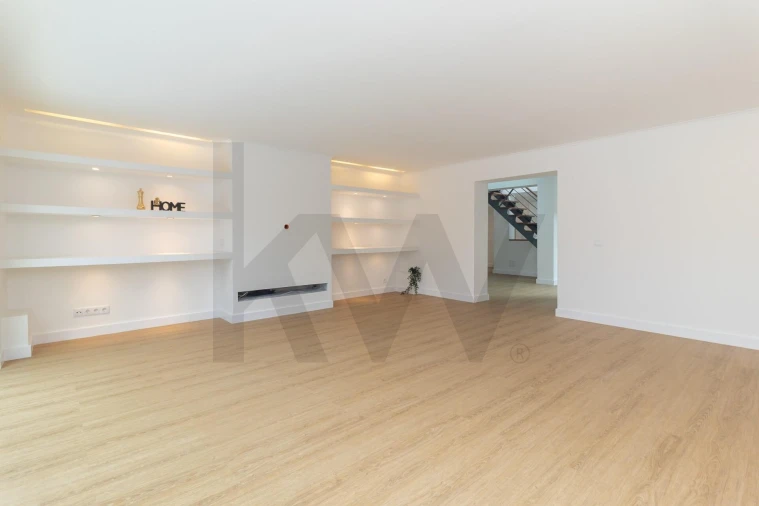 Moradia T4 para Venda em Charneca de Caparica e Sobreda Foto 17