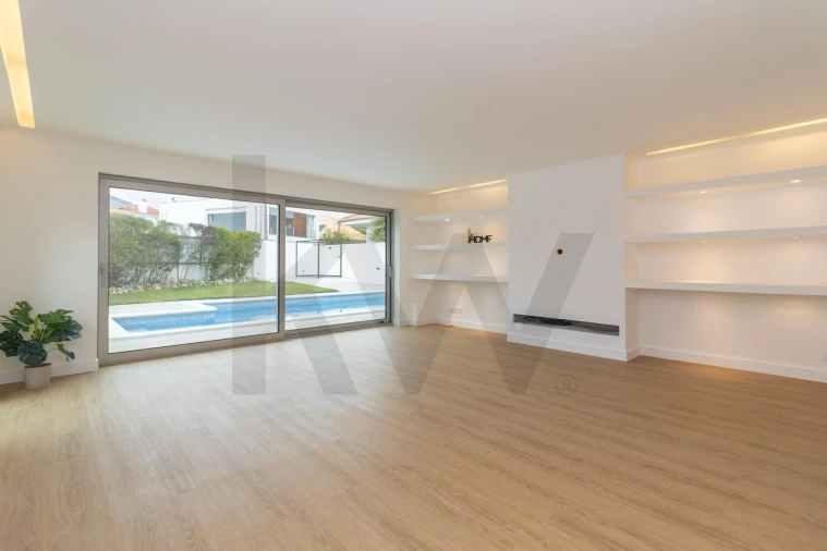 Moradia T4 para Venda em Charneca de Caparica e Sobreda Foto 16