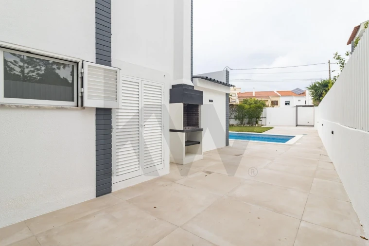 Moradia T4 para Venda em Charneca de Caparica e Sobreda Foto 10