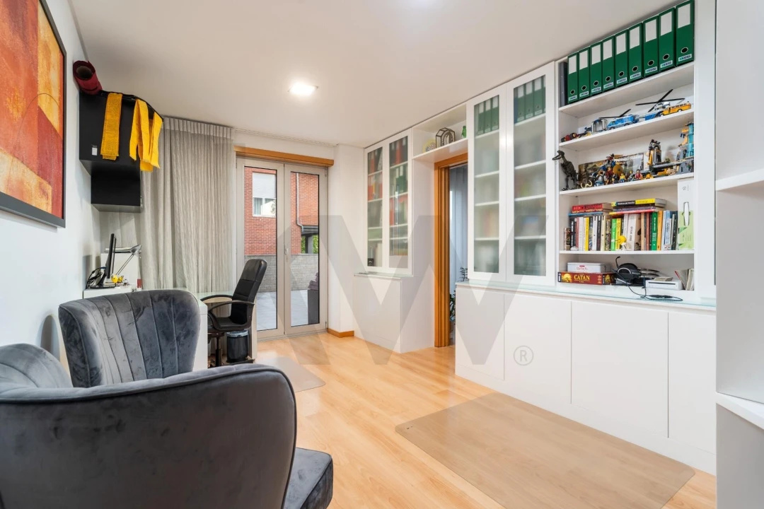 Apartamento T4 para Venda em Santo Antonio dos Olivais Foto 23