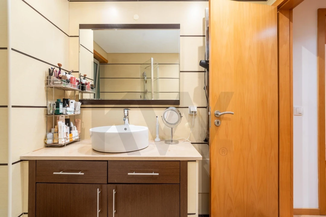 Apartamento T4 para Venda em Santo Antonio dos Olivais Foto 13