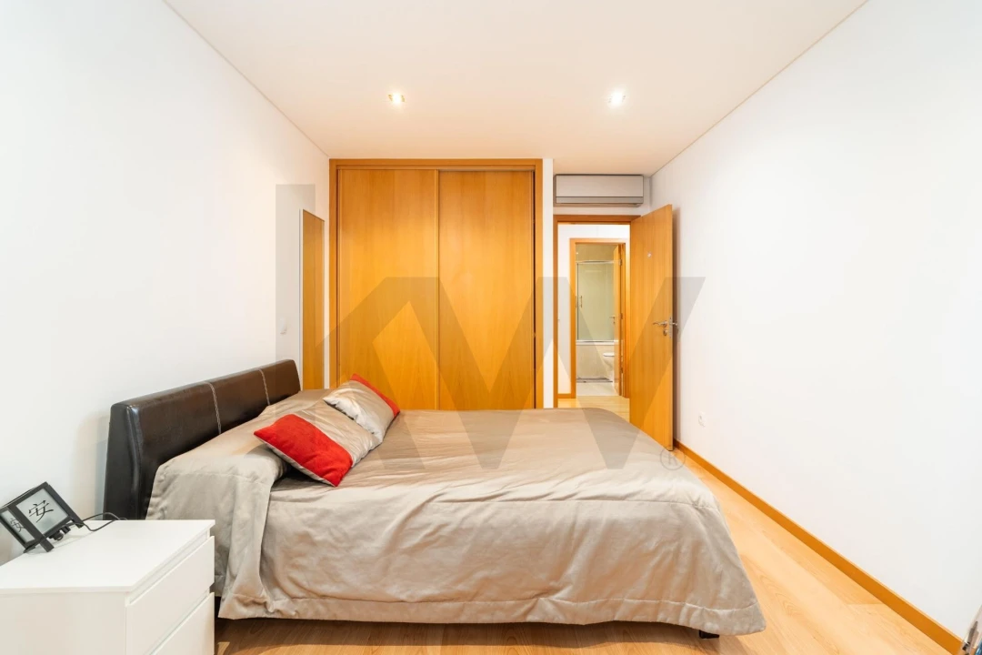 Apartamento T4 para Venda em Santo Antonio dos Olivais Foto 15