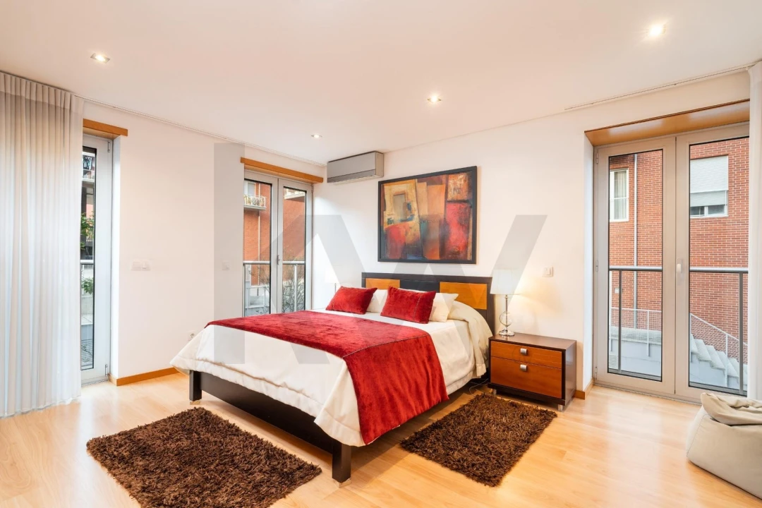 Apartamento T4 para Venda em Santo Antonio dos Olivais Foto 8