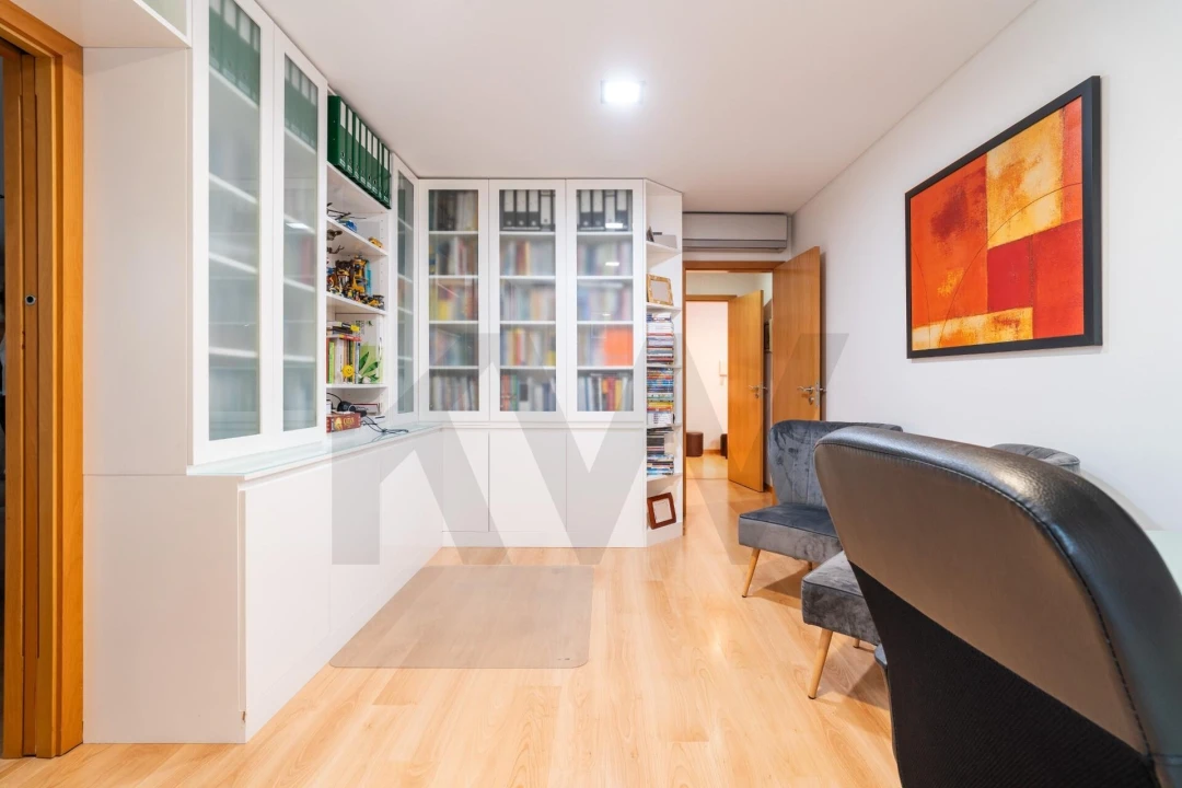 Apartamento T4 para Venda em Santo Antonio dos Olivais Foto 24