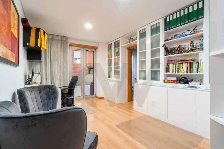 Apartamento T4 para Venda em Santo Antonio dos Olivais Foto 23