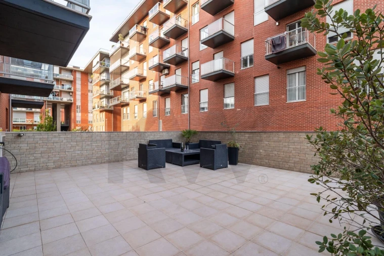 Apartamento T4 para Venda em Santo Antonio dos Olivais Foto 32