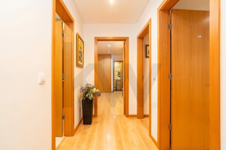 Apartamento T4 para Venda em Santo Antonio dos Olivais Foto 21