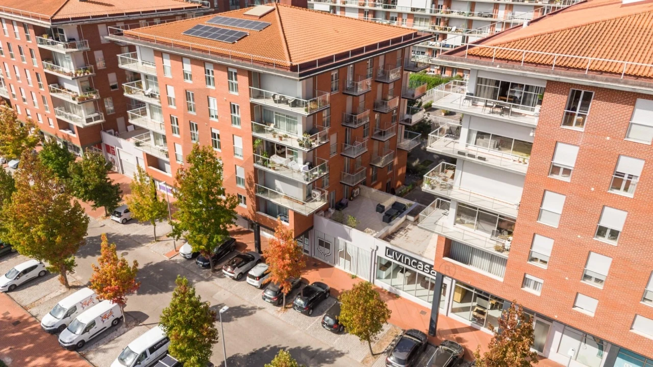 Apartamento T4 para Venda em Santo Antonio dos Olivais Foto 45