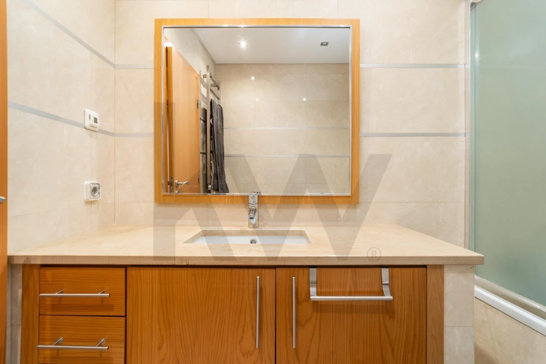 Apartamento T4 para Venda em Santo Antonio dos Olivais Foto 17