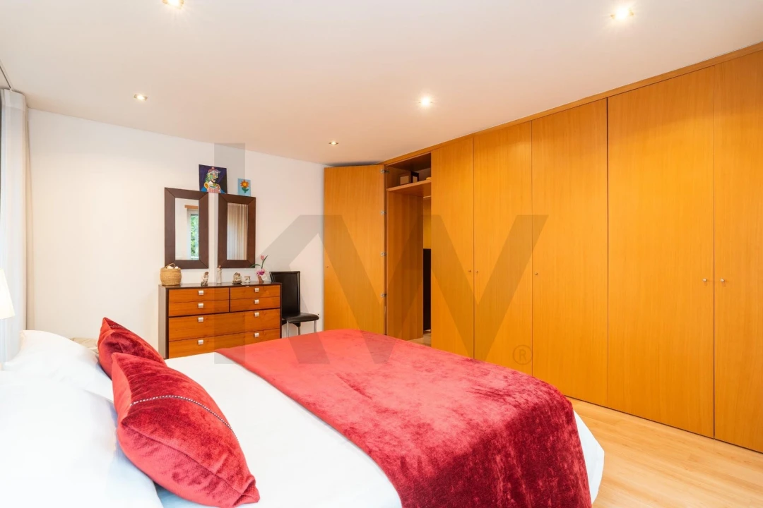 Apartamento T4 para Venda em Santo Antonio dos Olivais Foto 9