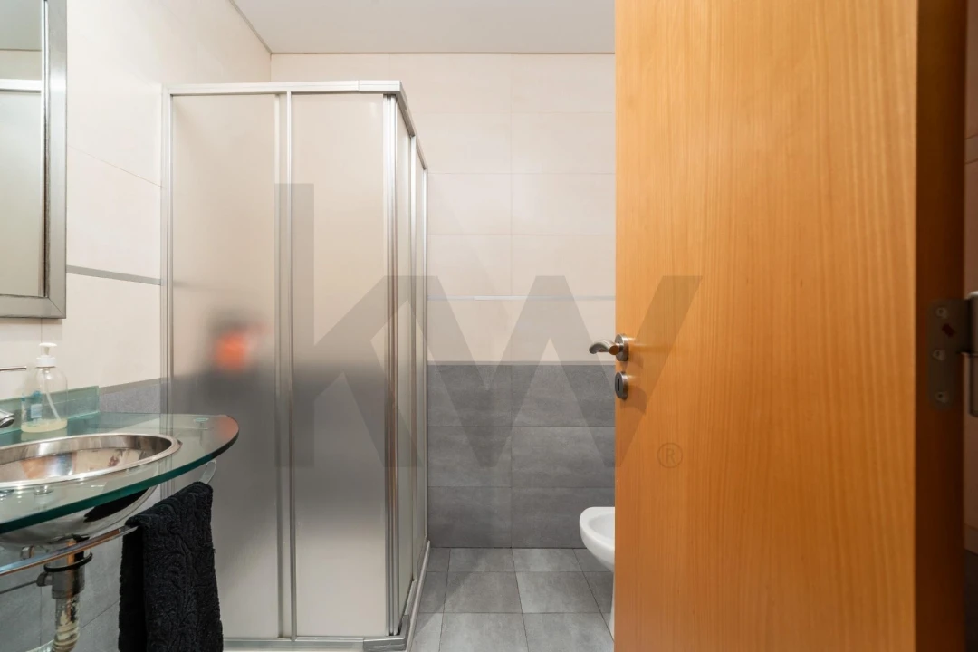 Apartamento T4 para Venda em Santo Antonio dos Olivais Foto 25
