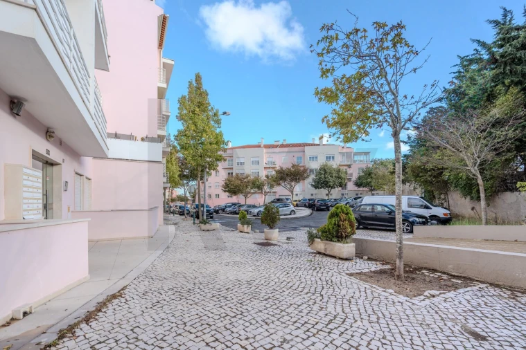 Apartamento T2 para Venda em São Domingos de Rana Foto 34