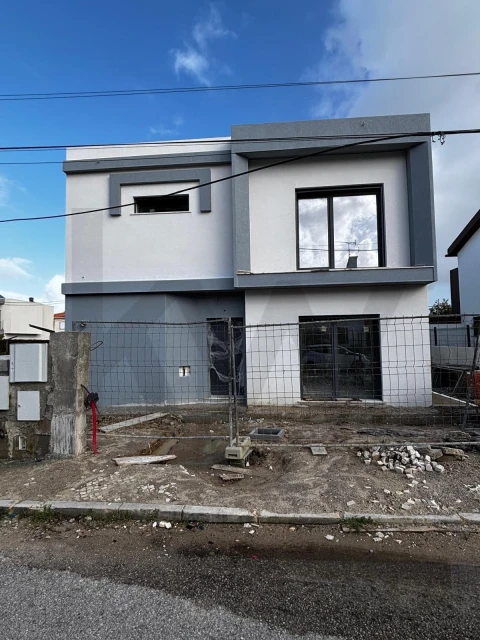 Moradia T4 para Venda em Charneca de Caparica e Sobreda