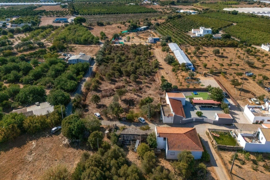 Moradia T4 para Venda em Santa Barbara de Nexe Foto 48