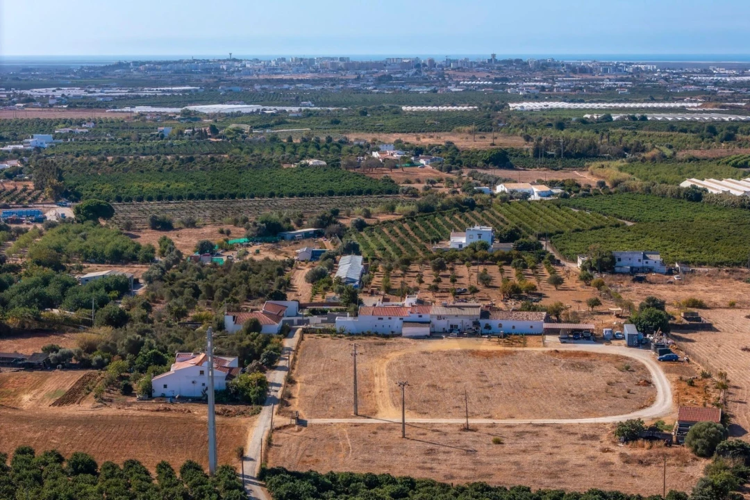 Moradia T4 para Venda em Santa Barbara de Nexe Foto 39