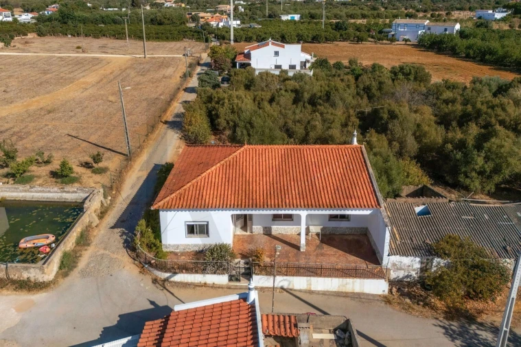 Moradia T4 para Venda em Santa Barbara de Nexe Foto 35