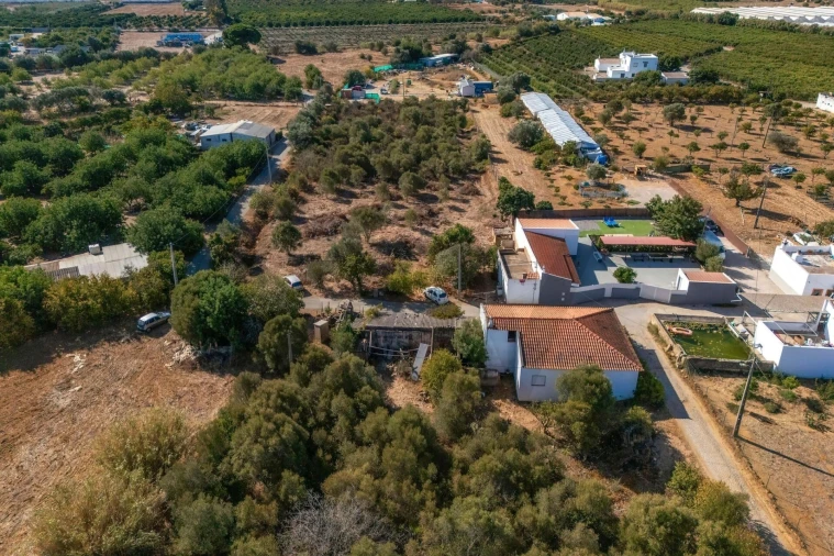 Moradia T4 para Venda em Santa Barbara de Nexe Foto 49