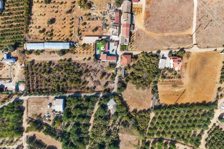 Moradia T4 para Venda em Santa Barbara de Nexe Foto 41