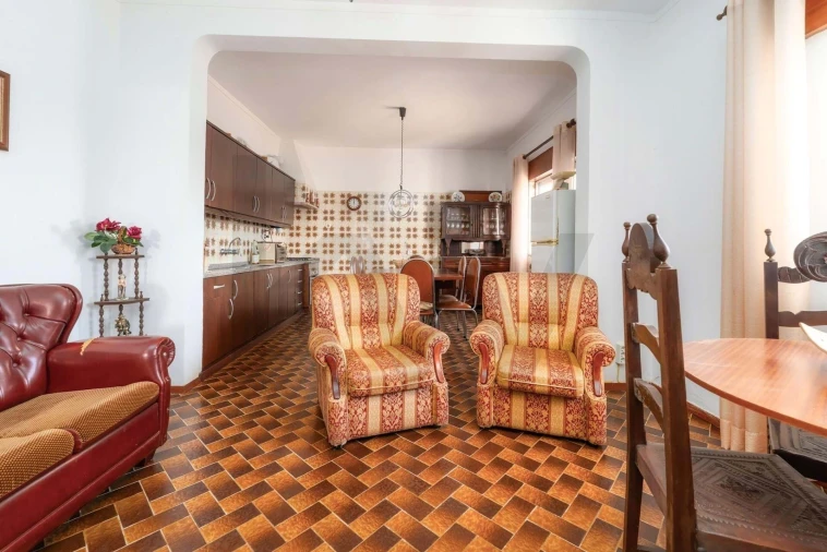 Moradia T4 para Venda em Santa Barbara de Nexe Foto 19