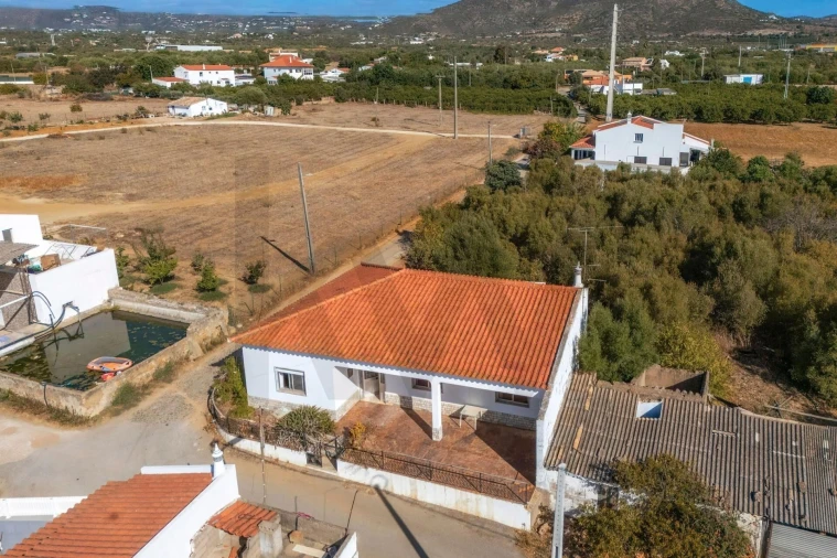 Moradia T4 para Venda em Santa Barbara de Nexe Foto 34