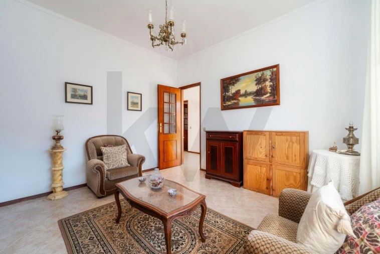 Moradia T4 para Venda em Santa Barbara de Nexe Foto 11