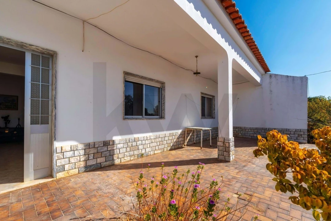 Moradia T4 para Venda em Santa Barbara de Nexe Foto 5