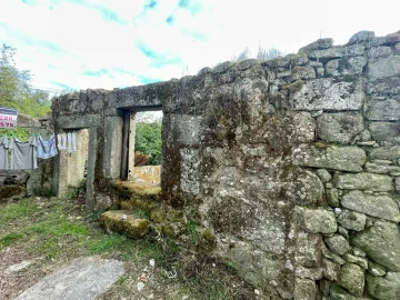Moradia T0 para Venda em São João de Lourosa