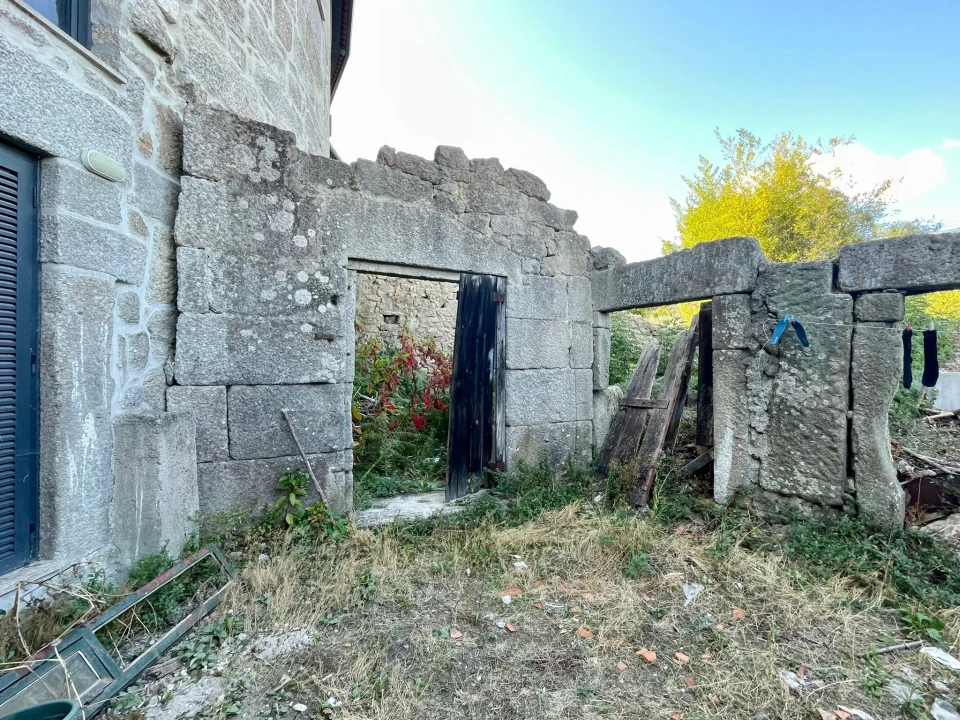 Moradia T0 para Venda em São João de Lourosa Foto 1