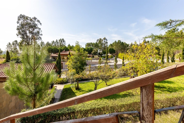 Quinta T0 para Venda em Almagreira