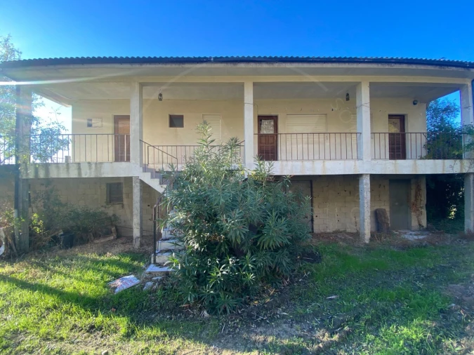 Moradia para Venda em Mouçós e Lamares