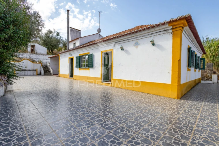 Moradia T3 para Venda em Mora Foto 2